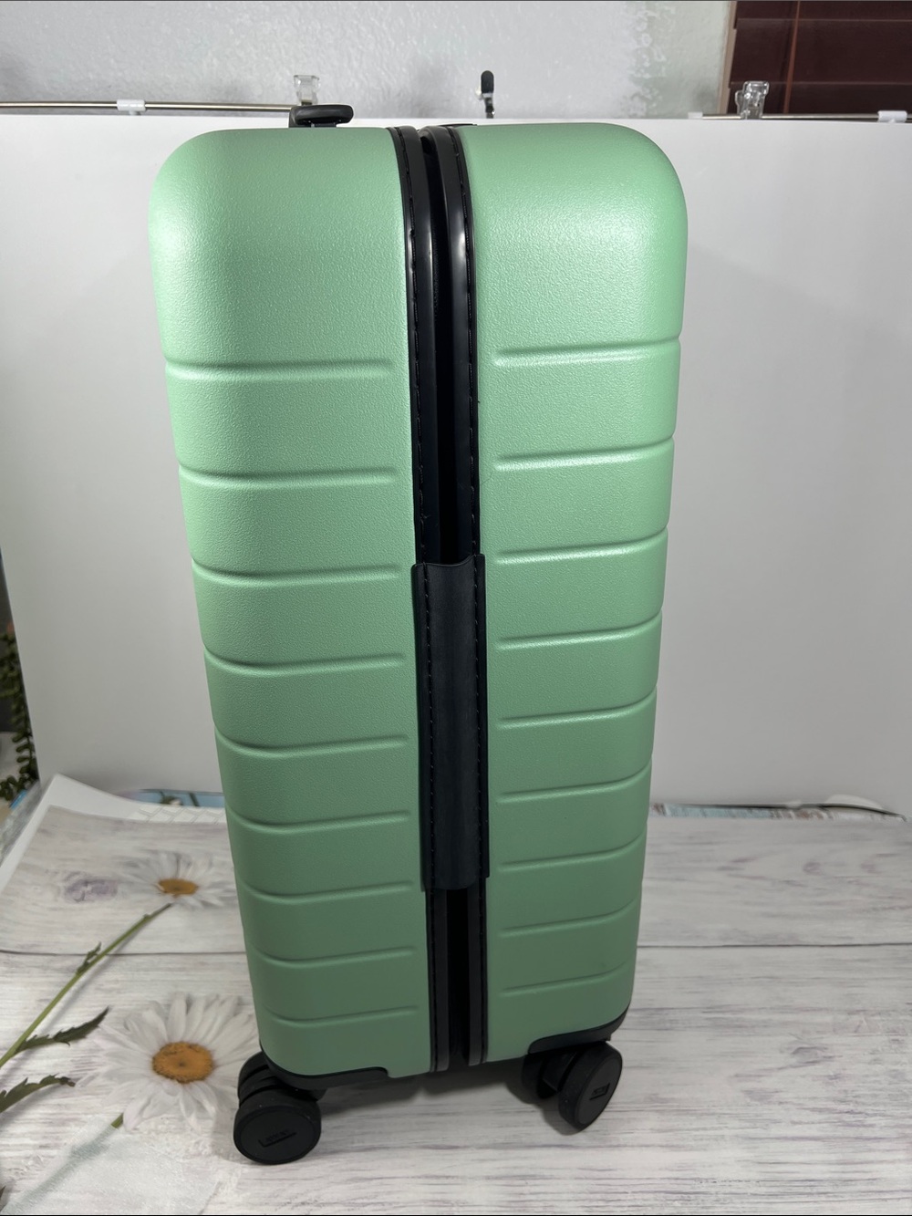 Away Carry-On Luggage - 22-Inch Sea Green Hardside Suitcase -NEVER USED - Picture 6 of 13